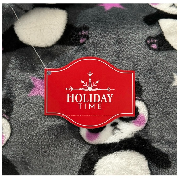 HOLIDAY TIME WOMEN’S PANDA 🐼 LOUNGER WITH HOOD - Picture 7 of 8